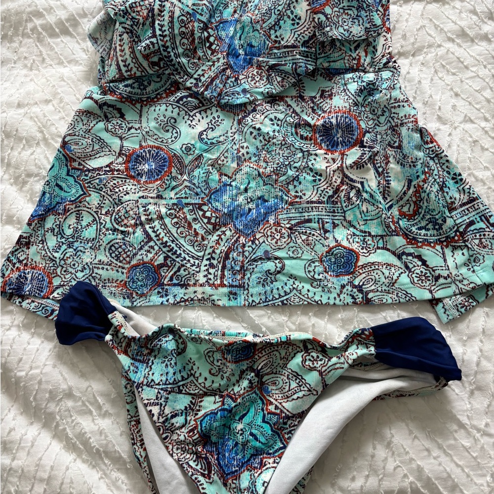 Boho Strapless Ruffle Top w Open Back. Size Med. Moderate Bikini bottom Size L